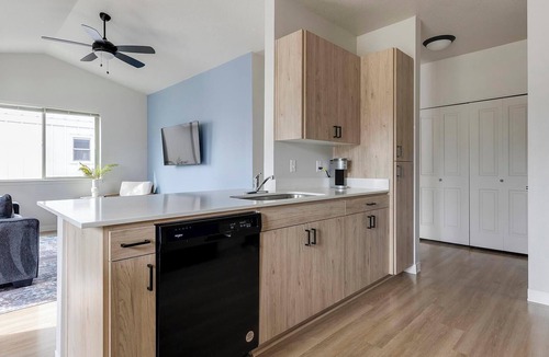 Woodburn Apartment | Landing | Stunning 2BD, Gym, Clubhouse