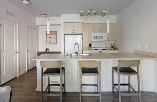 Smokey Point Apartment | Landing | Stylish 1BD, Pool, Clubhouse