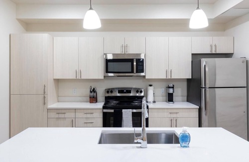 Sugar House Apartment | Landing | Stylish Studio, Rooftop Lounge