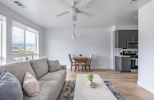 Downtown Salt Lake City Apartment | Landing | Stylish Studio in Central City