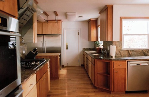 Medford House | Large 4 bedroom house with pool in bamboo forest!