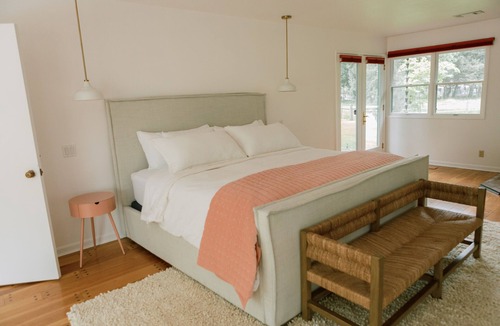Medford House | Large 4 bedroom house with pool in bamboo forest!