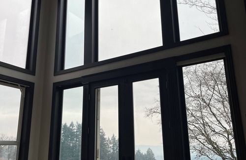 Dundee House | Large 7-bd house with 20’ Ceilings Jacuzzi Dry Sauna Wifi Vineyard Valley Views