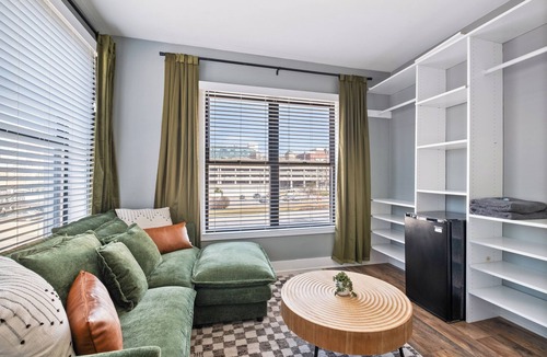 Morton Meadows House | Large BDRM W/private Nook Near UNMC/Blackstone - Shared House
