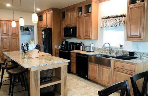 Page House | Large Family Retreat in Page, Arizona, Perfect for a Weekend Getaway for Large Groups