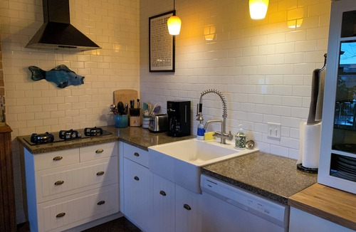 Palisade House | LARGE HOUSE - Perfect for groups! In the middle of WINE COUNTRY - WALK TO TOWN!