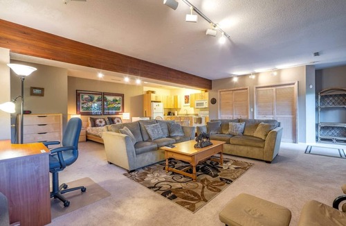 West Hills Apartment | Large In-Law Studio Apartment