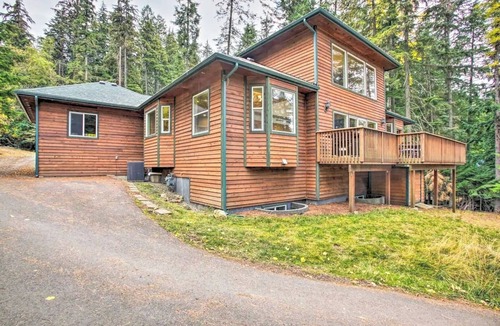 Clarksville House | Large Lake View Home with Theatre and Small Creek