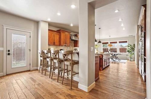 Meridian House | Large Modern 5 Bedroom Custom Home