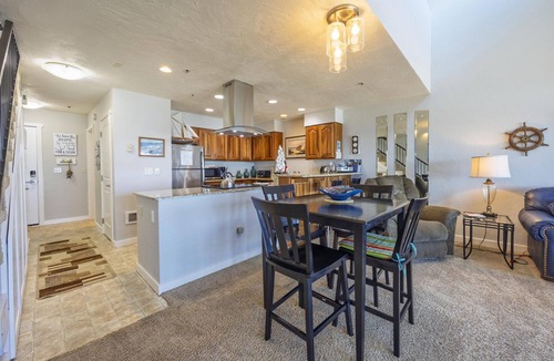 Newport Condo | Large Oceanfront Views 2 Kings Bed 2 Bath Lg Spa Tub Romantic Nye Beach Getaway