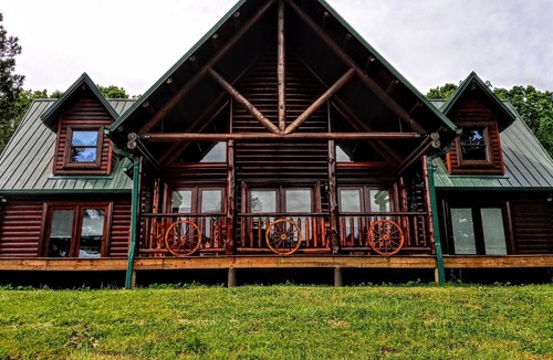 Lawrence County Cabin | Large Private Luxury Log Cabin w/ jacuzzi, game room, private lake on 100 acres