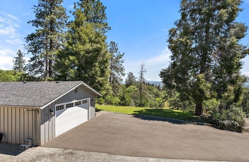 Central Point Other | 🏞 Large Scenic Home with Spectacular views!! Jacuzzi + Sleeps up to 8