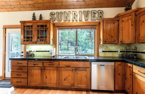 Deer Park House | LASS08 - Stunning Lodge-Style Home, A/C, Games, Hot Tub, Family Friendly