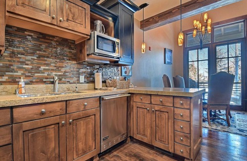 North Park City House | Last-Minute Savings! Silver Star #903, Private Hot Tub! Community Amenities!