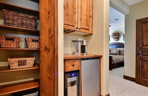 North Park City House | Last-Minute Savings! Silver Star #903, Private Hot Tub! Community Amenities!