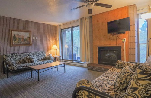 Lava Hot Springs Condo | Lava Hot Springs Family Vacation with Kitchen, 2 bathroom, condominium.