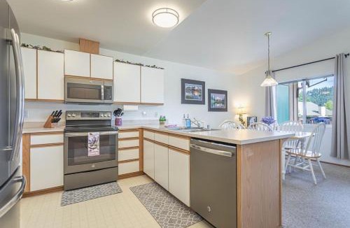Downtown Leavenworth Apartment | Lavender Haus - Walk to Downtown Leavenworth - The Alpine Village Collection