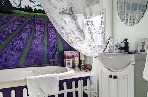 Sequim Hotel | Lavender Limited at Olympic Railway Inn - Pet Friendly