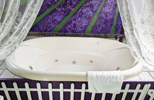Sequim Hotel | Lavender Limited at Olympic Railway Inn - Pet Friendly