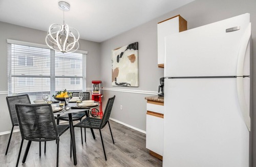 Southfield Condo | Lavish Nest/KingBed/Min to Ascension Hospital