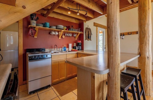 Cody Cabin | Lazy J Basin- Secluded Retreat with Mountain Views