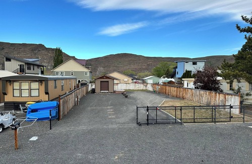 Sunland Estates RV Rental | LC Sunland South - RV Hookup