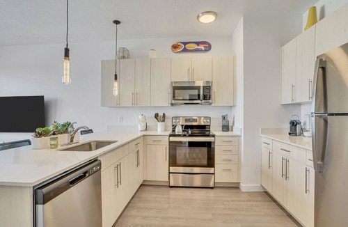 People's Freeway Apartment | LCF - Downtown SLC - King + Sleeper - CoWork + Gym - Garage