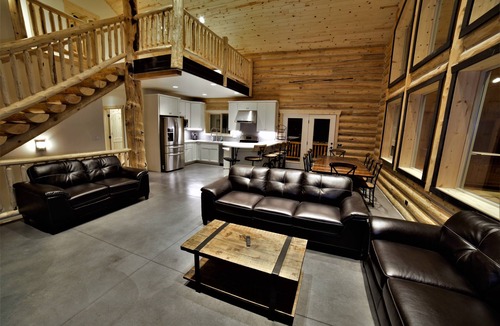Clawson House | Leigh Creek Log Home With Hot Tub, Great Deck, Access to Yellowstone and Teton