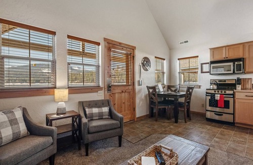 Dover Bay House | Let your cares drift away at "Summer Breeze" and enjoy lake life on Lake Pend Oreille!