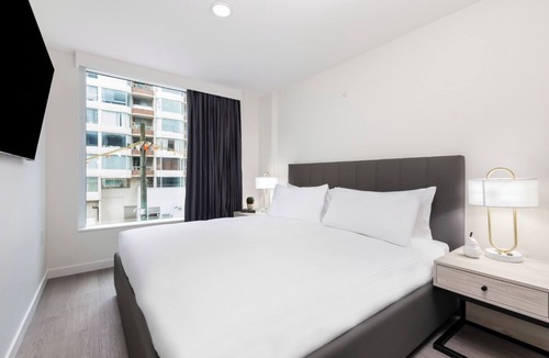 South Lake Union Hotel | Level Seattle- Executive Two Bedroom Suite plus Office