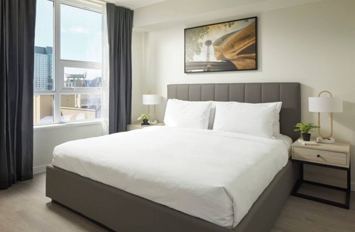 South Lake Union Hotel | Level Seattle- Three Bedroom Sky Suite plus Office