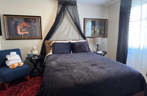 Lava Hot Springs Hotel | Library INN - Boutique Rooms - Free Breakfast - Hot Tub