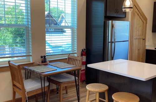 Sandpoint Apartment | Light - filled 1-bedroom apartment with AC, WiFi in delightful South Sandpoint