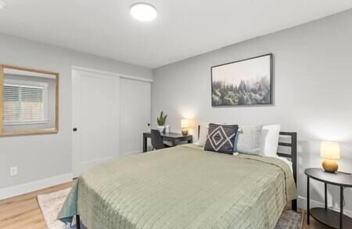 Vancouver House | Light & Perfect NW Stay with Modern Amenities