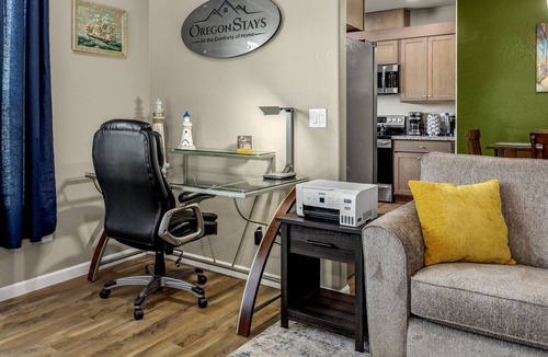 Medford Condo | Lighthouse-Themed, Fastest WiFi, 2 King Beds Home
