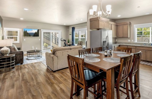 Medford Condo | Lighthouse-Themed, Fastest WiFi, 2 King Beds Home