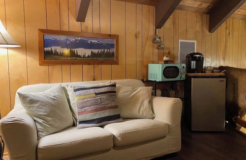 Forks Apartment | Lily Lodge Room near Olympic National Park