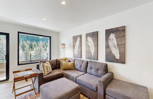 Warm Springs Apartment | Limelight Base Camp Condo. Ski, bike, & adventure!