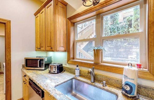 Whittier House | Link Vacation