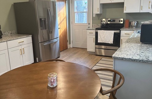 Manhattan House | Little Apple Abode - within walking distance to Bill Family Snyder Stadium
