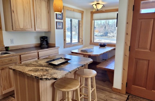 Winthrop Cabin | Little Bear Cabin-Dog Friendly,Close to Winthrop's Downtown and Ski Trailhead!