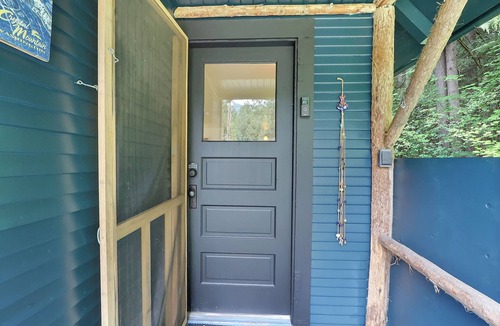 Greenwater House | Little Blue House near Crystal Mountain & Mount Rainier