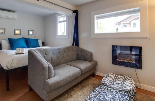 Old Bend Cottage | Little Lava, IN Downtown Bend, AC, 100+mbps Wifi, Bikes, Walk Everywhere