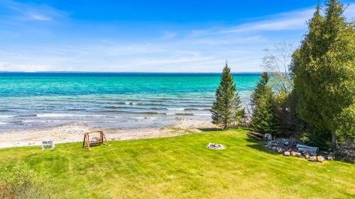 Cheboygan House | Little Lems Lake Huron Cabin w Mackinac Views