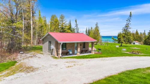 Cheboygan House | Little Lems Lake Huron Cabin w Mackinac Views