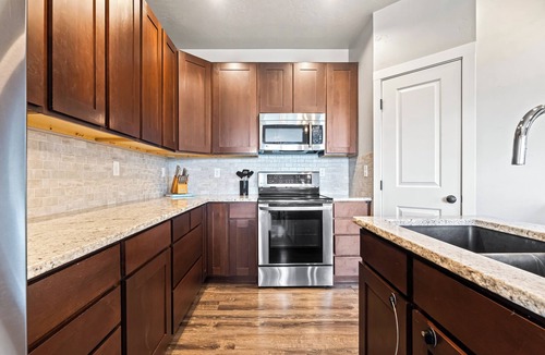 Tamarack House | Little Pine Lodge - Hot tub, Views, Pool table & Family fun!