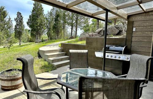 Whitehall Apartment | Little Pipestone Lodge w Views