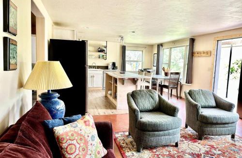 Whitehall Apartment | Little Pipestone Lodge w Views
