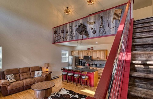 Sagle House | Little Red Hog Haven