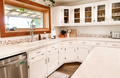 Oroville House | Livingston Lodge 20-Acre Retreat w/Hot Tub